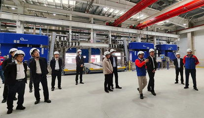 張家港市委書(shū)記韓衛(wèi)一行蒞臨海虹老人張家港工廠開(kāi)展現(xiàn)場(chǎng)調(diào)研